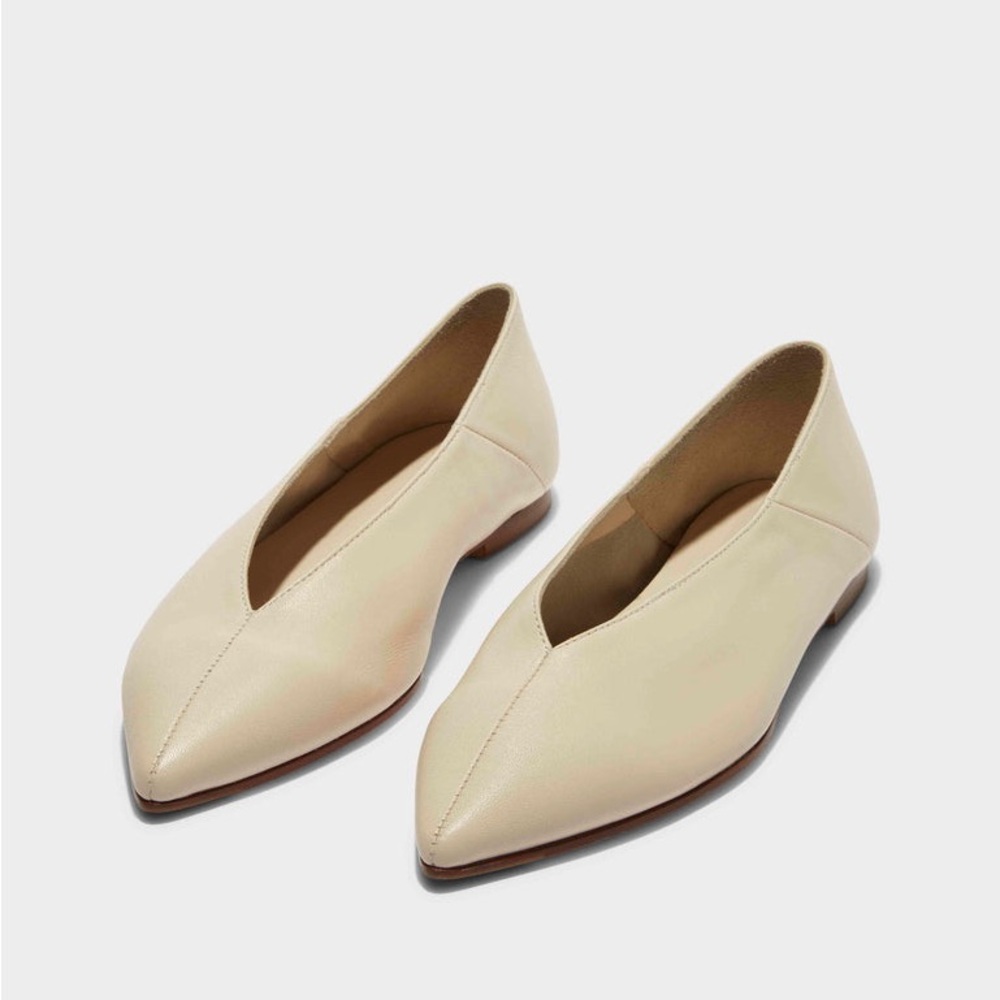 Aeyde Moa Flats in Nappa Leather Creamy